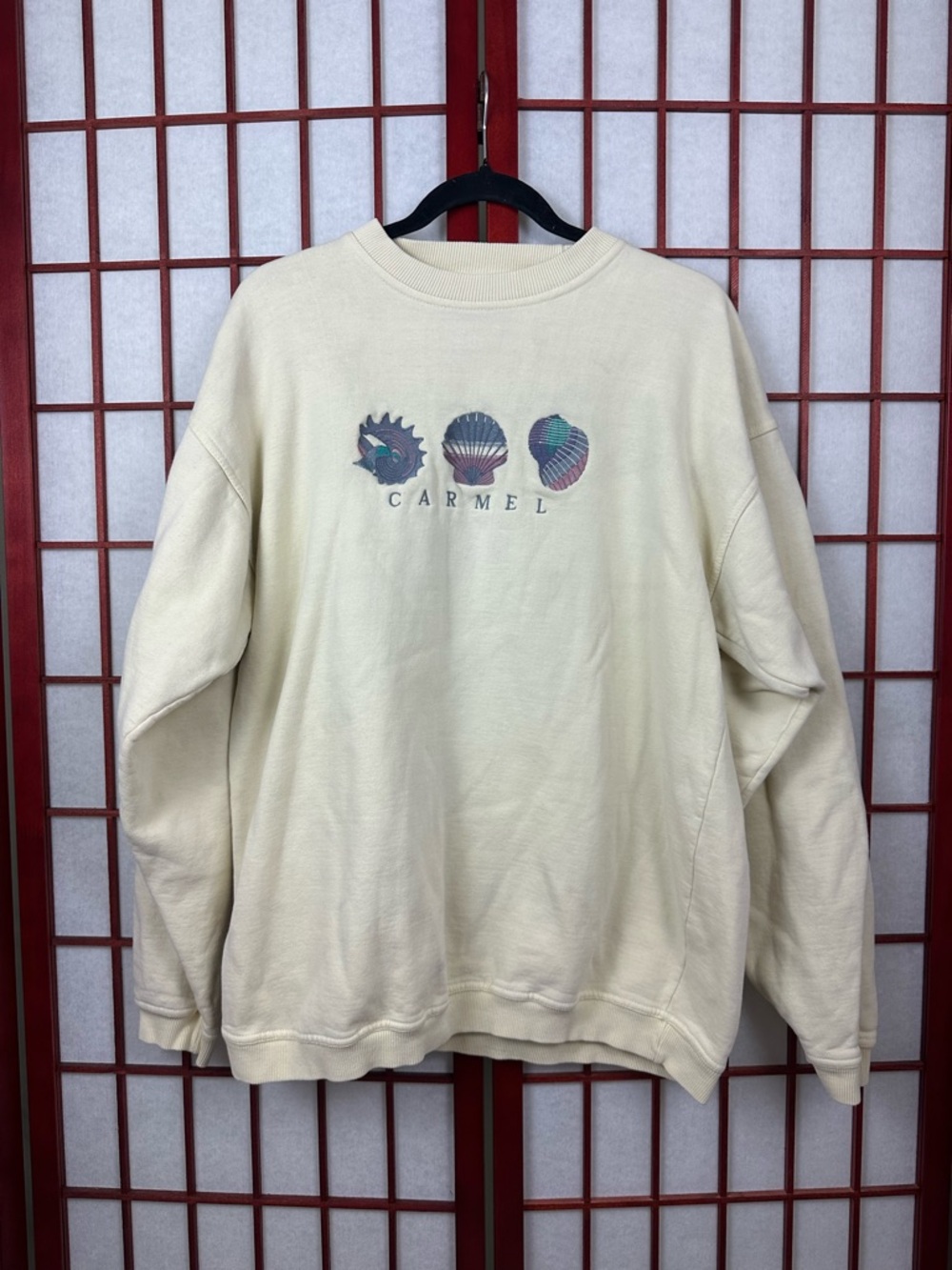 Vintage Newport Rhode Island Shell Detail Yellow Crewneck Sweatshirt